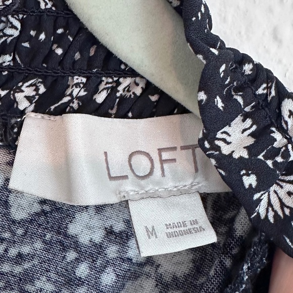 Ann Taylor LOFT Floral Puff Sleeve, Size Medium - Picture 3 of 9